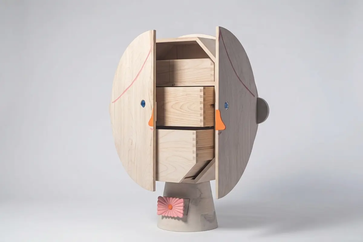 The original photo of a plywood cabinet